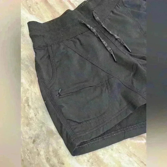 Women’s The North Face black activewear drawstring shorts. Size XS - Picture 2 of 8